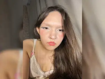 Bongacams Sex Cam of Cute-Lolly