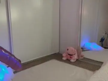 Bongacams Sex Cam of ElyeRoss