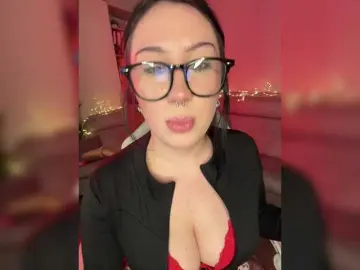 Bongacams Free Porn Cam of CurvyWoman-