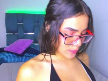 Bongacams Sex Cam of crazybaby-squirt