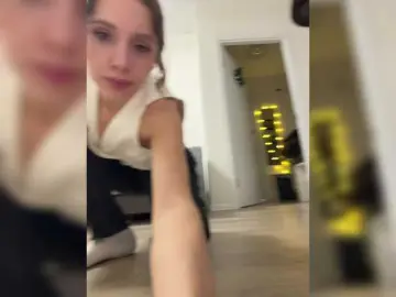 Bongacams Watch Live Sex Cams of Crystal1-1