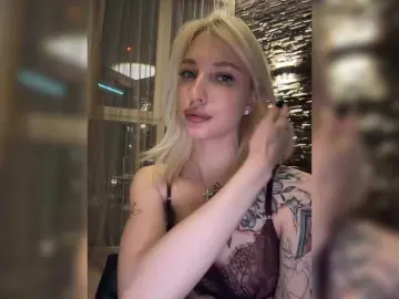 Bongacams Watch Live Sex Cams of EwaBrown