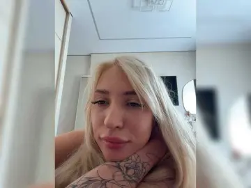 Bongacams Watch Live Sex Cams of EwaBrown