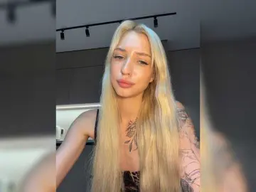 Bongacams Free Porn Cam of EwaBrown