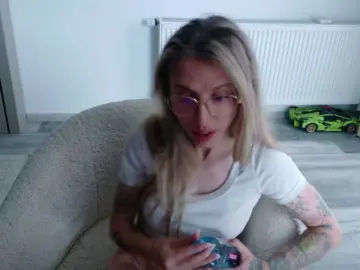 Bongacams Adult Webcam of DiddySweet1