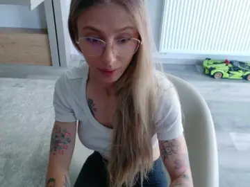 Bongacams Adult Video Chat of DiddySweet1