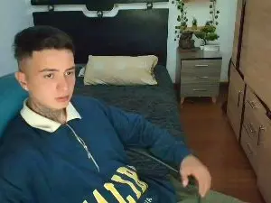 Cam4 Free Live Porn of santiagoo