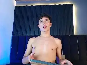 Cam4 Nude Webcam of Logan_Steel