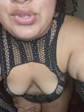 Cam4 Free Porn Cam of curlysexy22