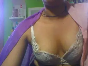 Cam4 Nude Webcam of Alyahkelly