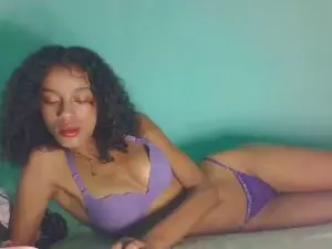 Cam4 Free Live Porn of Naura_Mia