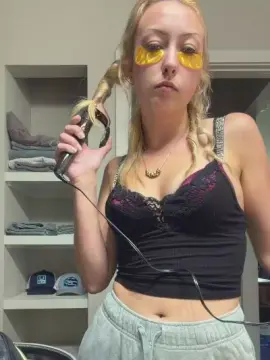 Cam4 Free Porn Cam of raelynnbby