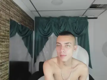 Cam4 Adult Webcam of Dereckk_Boy