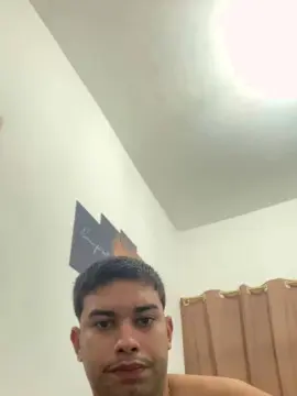 Cam4 Nude Webcam of hugo7084