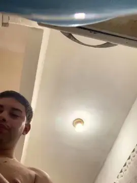 Cam4 Free Porn Cam of hugo7084