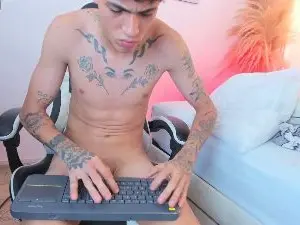 Cam4 Sex Chat of tommy_valverde