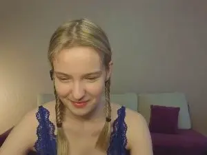 Cam4 Live Sex Cam of MitzieParonto