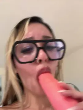 Cam4 Watch Live Sex Cams of Mialunaxx