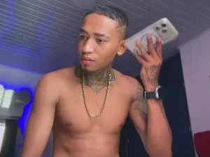 Cam4 Live Sex of blackk_latino