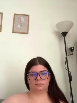 Cam4 Free Live Porn of beb2hot