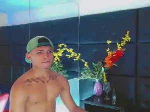 Cam4 Private Sex Chat of littlehorny_19