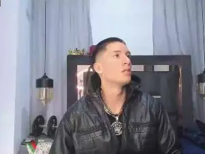 Cam4 Live Porn of HunterHeat_