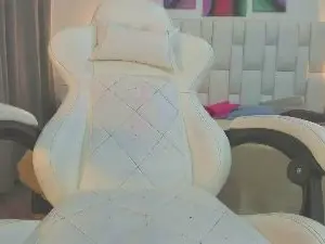 Cam4 Free Live Porn of meganqueen2