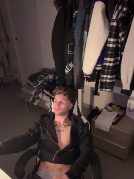 Cam4 Free Live Porn of Plewus99