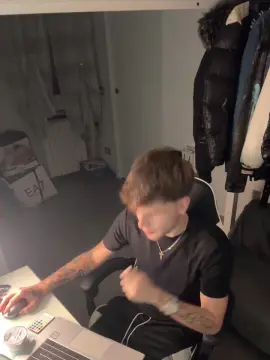 Cam4 Live Sex of Plewus99