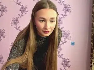 Cam4 Live Sex of CharlsieTingey