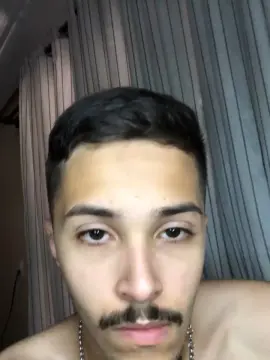 Cam4 Adult Webcam of HenriqueXz244