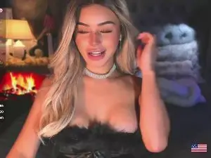 Cam4 Live Sex Cam of alodia_cums