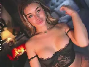 Cam4 Live Sex Cam of alodia_cums