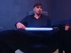 Cam4 Live Sex of EnzzoRace