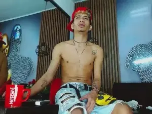 Cam4 Nude Webcam of SkinnycuteAlyer
