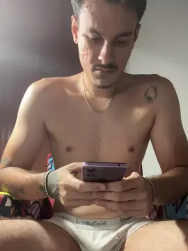 Cam4 Adult Webcam of Henriquezaumm