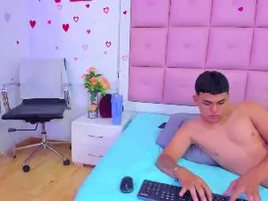 Cam4 Free Live Porn of Aliss_Aron