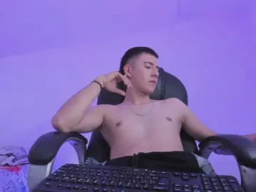 Cam4 Sex Cam of Aleckk_Boy