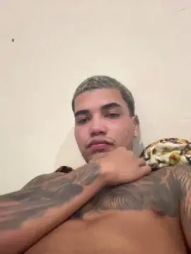 Cam4 Live Porn of Novinhoerrej