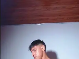 Cam4 Live Porn of Rowanbig23
