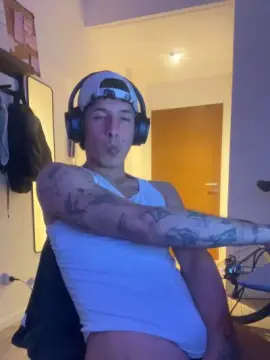 Cam4 Live Sex Cam of magnoricci
