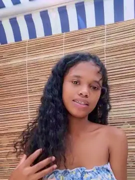 Cam4 Live Porn of SissiFrenchy