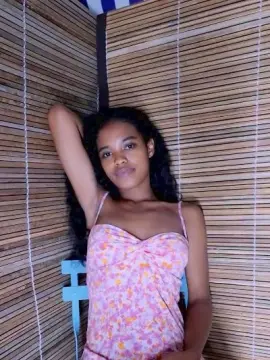 Cam4 Adult Video Chat of SissiFrenchy