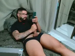 Cam4 Free Live Porn of aquills
