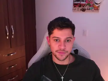 Cam4 Free Live Porn of dom_santiago31