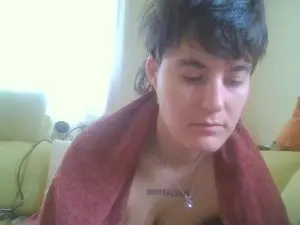 Cam4 Live Sex of Missnaughty33