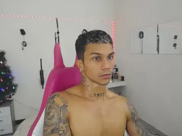 Cam4 Sex Cam of Leonard_Price