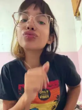 Cam4 Free Live Porn of anahi50