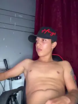 Cam4 Live Porn of HANDSOME_BOY23