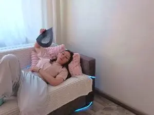 Cam4 Live Sex of AddieHovenga